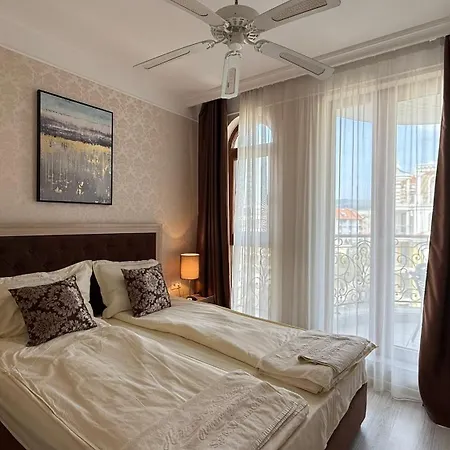 Bratanov Harmony Monte Carlo 公寓