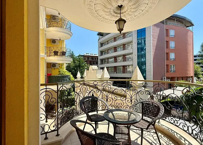 Bratanov Harmony Monte Carlo Apartment *